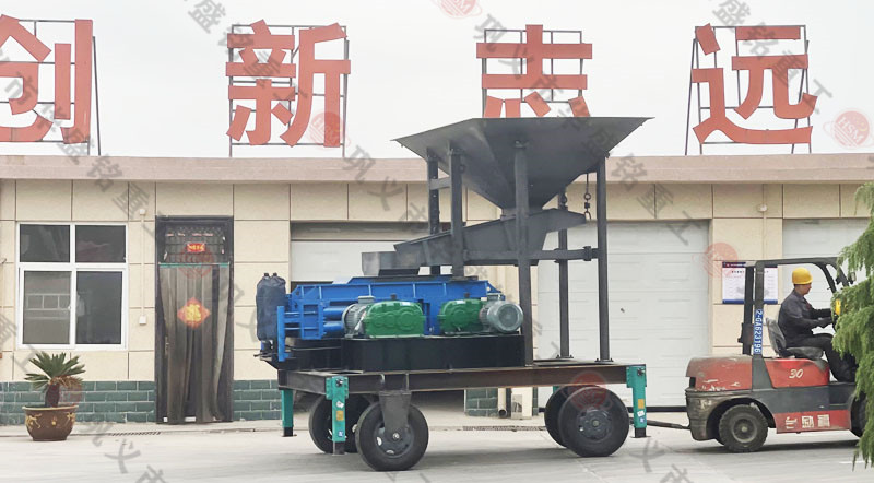 800/800型石英石制砂機(jī)時(shí)產(chǎn)量多少噸 石英石對(duì)輥制砂機(jī)怎樣選購(gòu) 