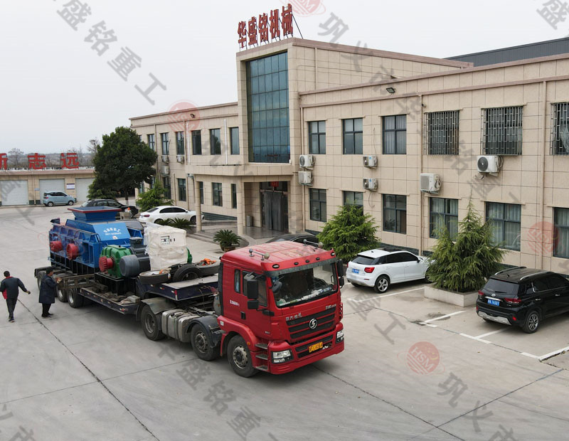 大型鐵礦石對(duì)輥制砂機(jī)產(chǎn)量是多少？